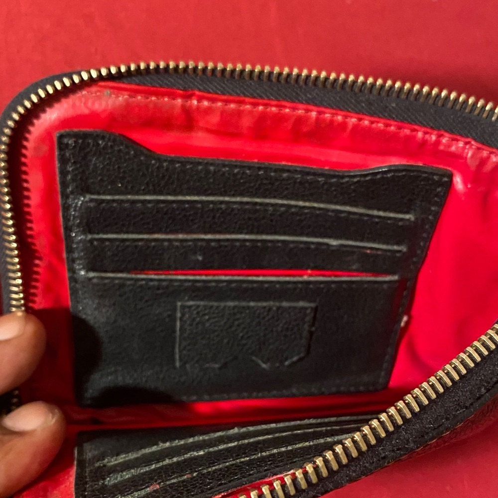 Dooney & Bourke Black Leather Zip Wristlet(Vintage) Gold hardware loaded - Picture 5 of 6